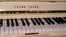 Young Chang Console Young Chang Console - Stock item 1100